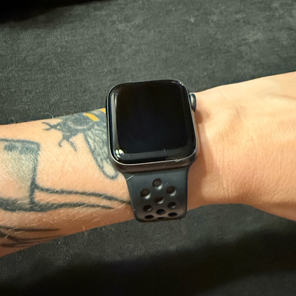 Apple Watch Series 4 Nike Edition 40mm Reset